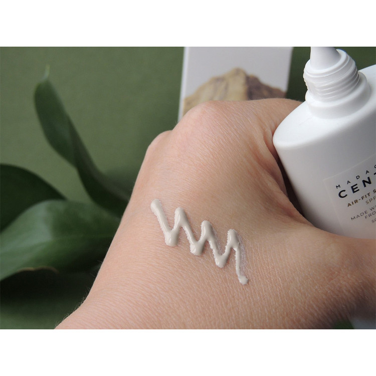 کرم ضدآفتاب رنگی ایر فیت PLUS ماداگاسکار سنتلا اسکین 1004 SPF50 رنگ لایت
